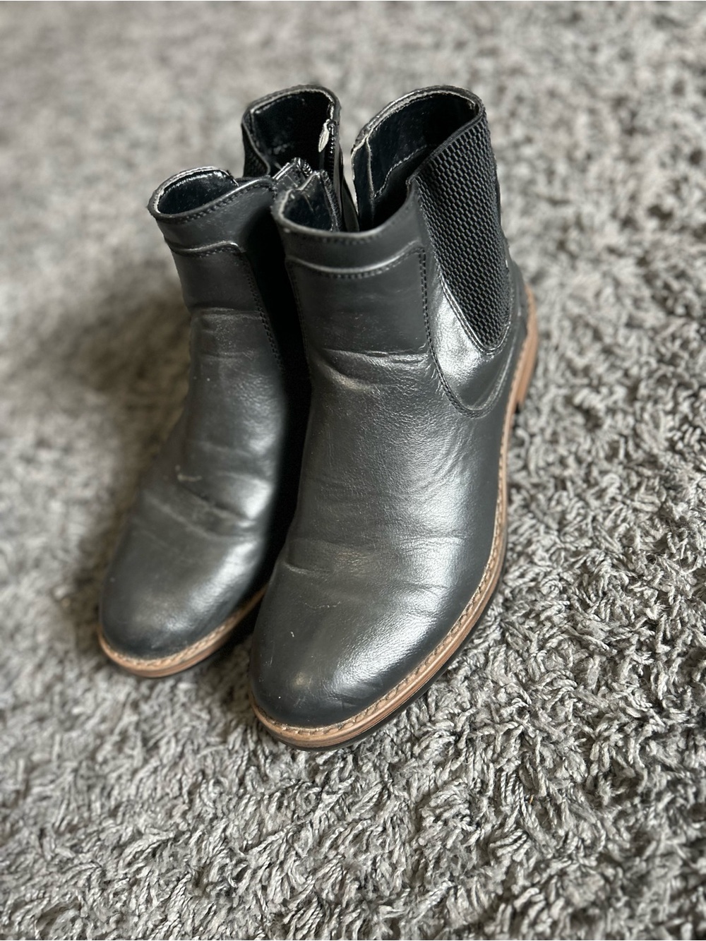 Marc Anthony Black Leather Chelsea Boots with Brown Trim